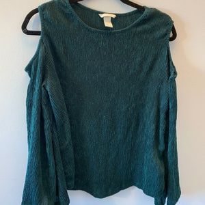 H&M open shoulder top w/ bell sleeves